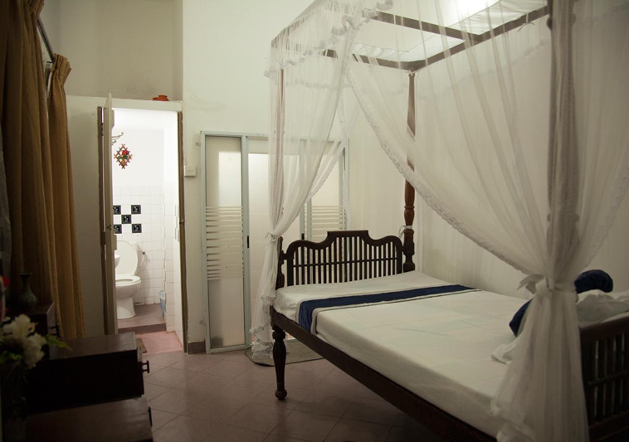 Colombo Lavinia Beach Hostel Dehiwala-Mount Lavinia Exterior photo